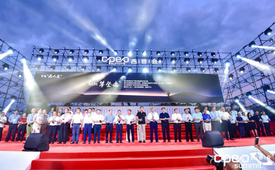 穿越“無人區”，“鲸”典綻放新十年