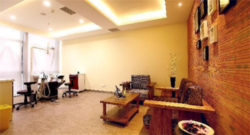 四川成都錦江極光口腔收費标準全新更新！瓷貼面2790元起、種植牙3280元起、趕緊預約！